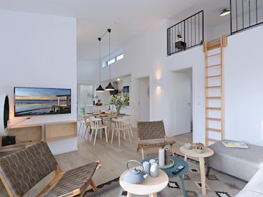 Wohnzimmer mit Empore